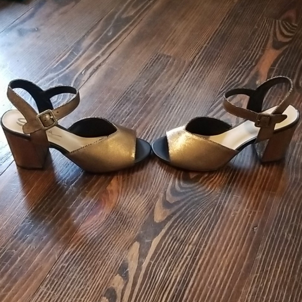 Modcloth Gold Heels - Picture 7 of 10